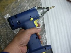 充電型インパクトドライバー